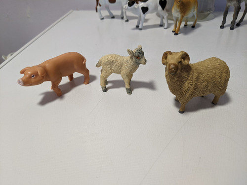 ELC / AAA Set of farm animal figures & farmer family figures with original tub - Picture 7 of 17