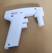 Thermo Scientific S1 Pipet Filler Rechargeable 1 to 100 ml