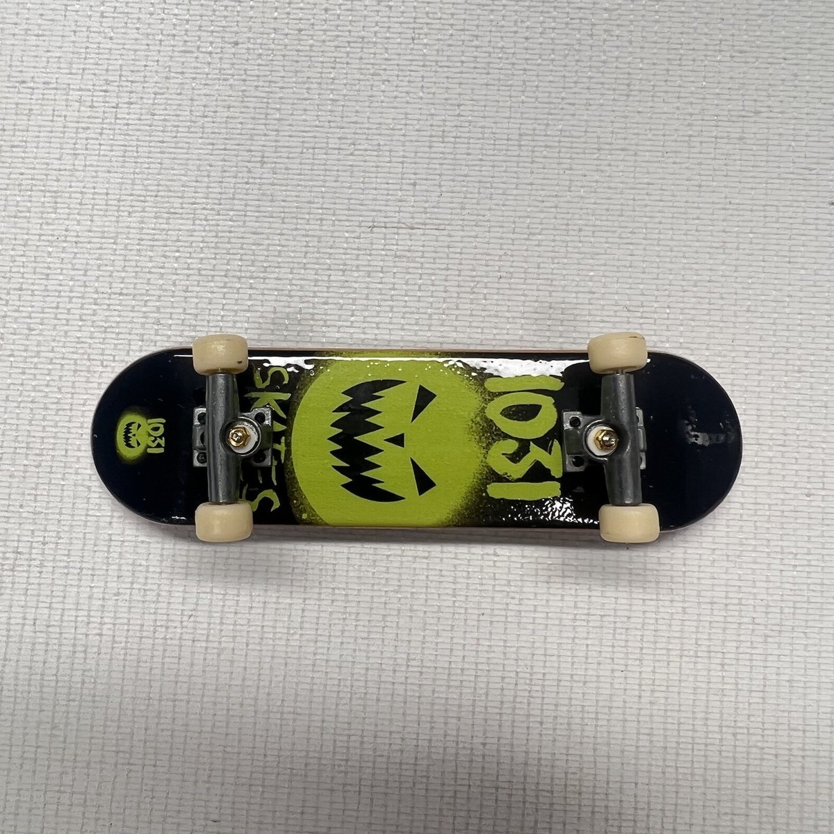 VTG Tech Deck 1031 Finger Board Y2K Toy Figure Skateboard Skull
