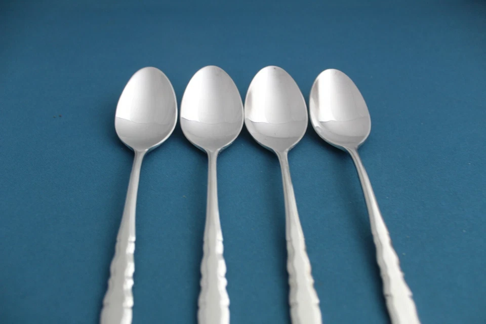 4 cucharaditas International Lyon AMERICANA 18/8 Staineless Korea 6 1/8" Foto 3 de 4