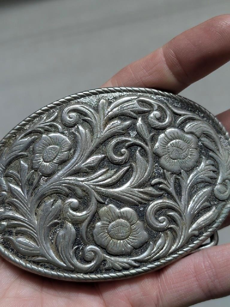 vintage ENGRAVED belt buckle WESTERN metal FLORAL cowboy  display picture 3