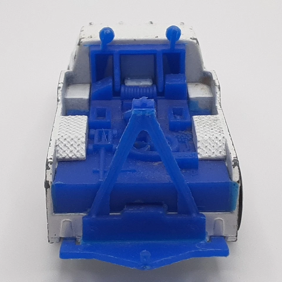 Grúa Hot Wheels Redline Ramblin' Larry's 24 horas Remolque 1970 blanco Hong Kong Foto 3 de 4