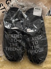 New Men's Intentionally Blank Slippers Black Headed to the Fridge Size 40