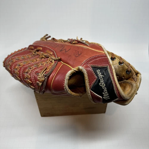RARE MacGregor RHT Baseball Glove Wing Back Natural Ball Pocket 70s VTG Throw