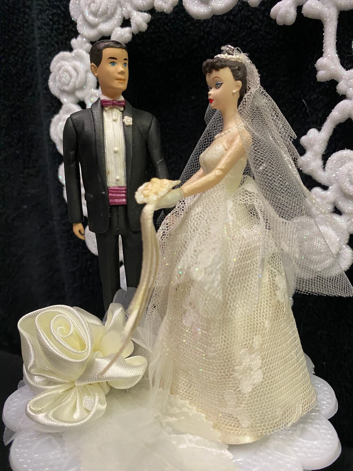 Romántico 1950 ESTILO Cabello Marrón Oscuro Barbie Ken Boda Pastel Topper Cuento de Hadas Foto 3 de 3