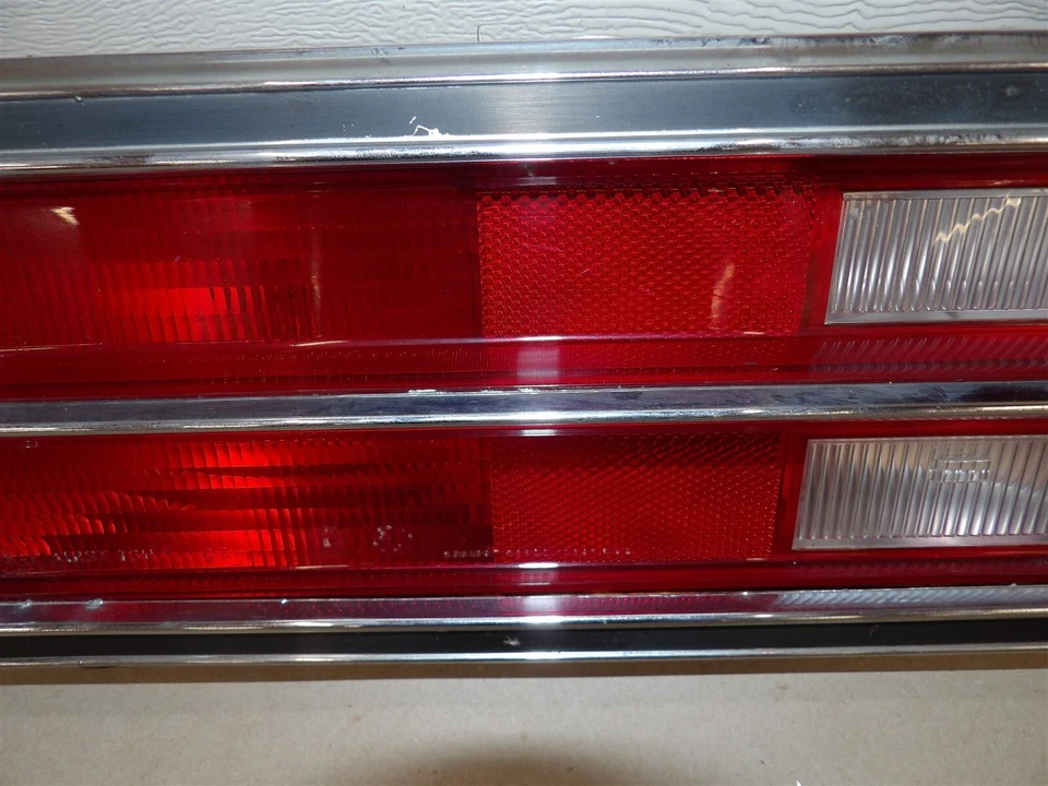 LH DRIVERS SIDE TAILLIGHT LAMP ASSEMBLY PLYMOUTH VOLARE 1976-1977 CUSTOM PREMIER - Image 3 of 4
