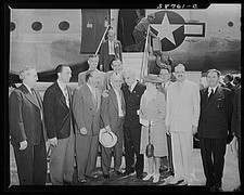 Photo:US Military Aircraft Officials Group Photo 1940s Men Woman and Plane