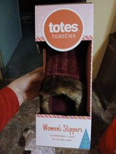 Totes Toasties Women' s Memory Foam Slippers LG  8-9  Faux Fur Burgundy