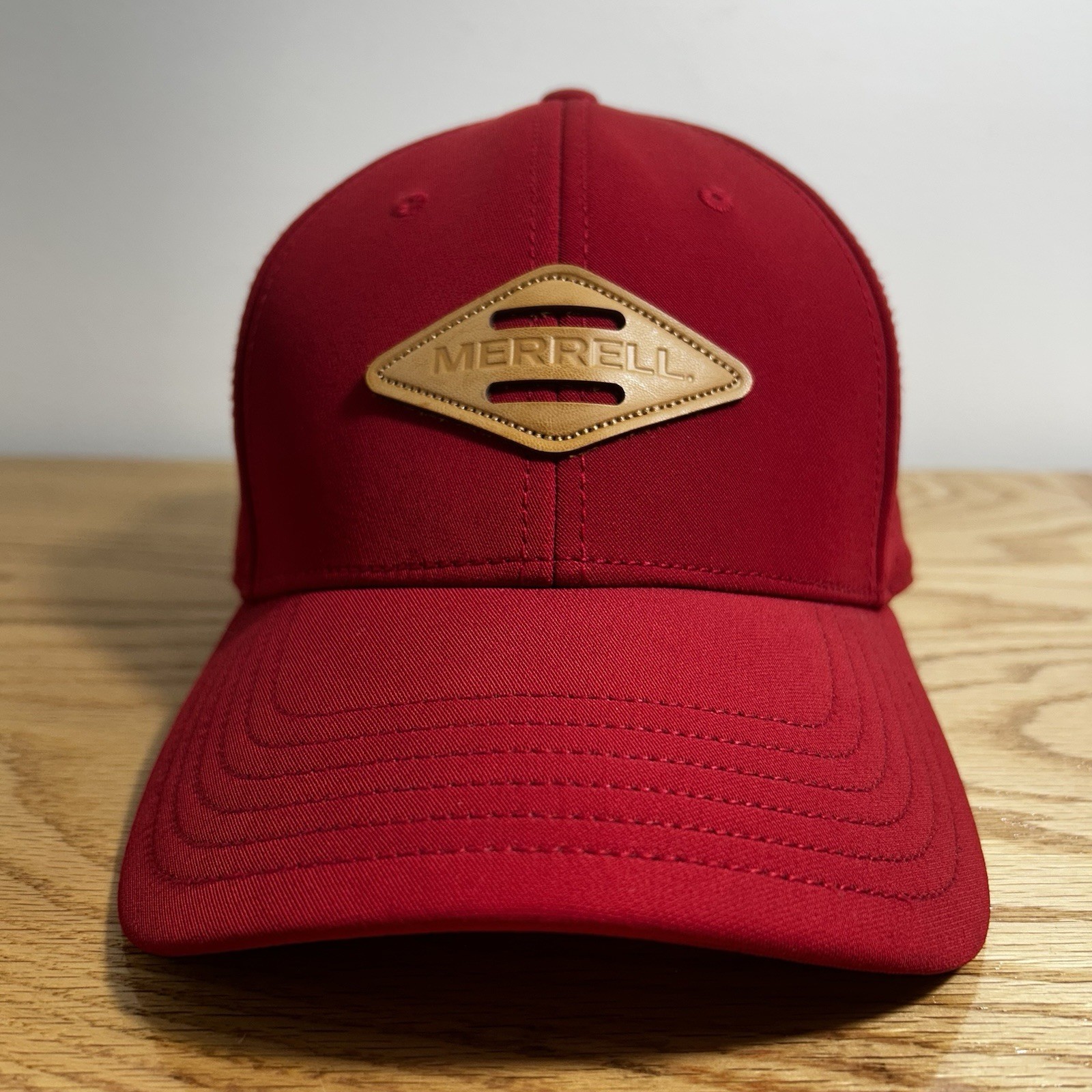 Merrell Uomo Maglia Schiena Traspirante aderente ~Grande Cappello Berretto Escursionismo Golf Camp Rosso