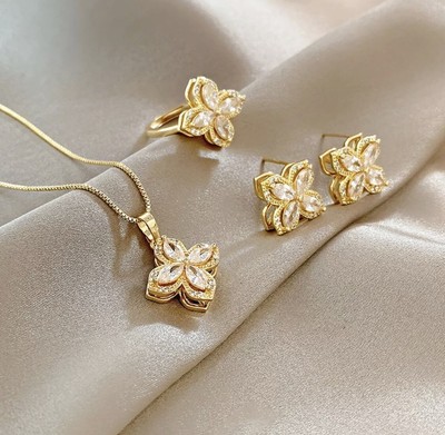 Clover flower necklace 18k Plated