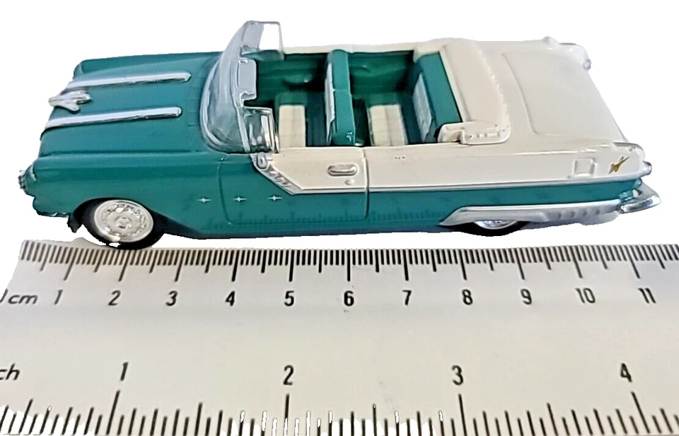 1955 Pontiac Starchief Green & White Convertible 1:43 Scale Diecast By New Ray - Image 2 of 4