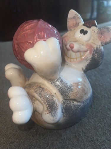 Blue Sky Clayworks Cat Coin Bank 2009 Ceramic Kitty w/ Yarn Ball Cute Piggy Bank