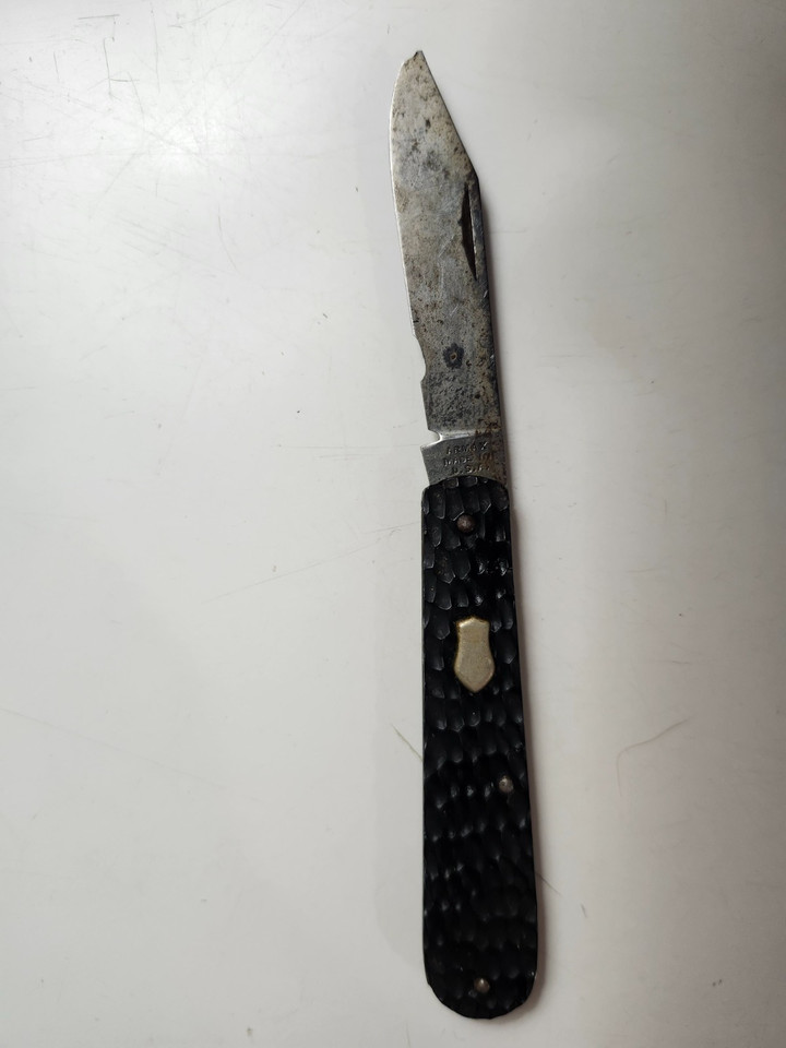 A genuinely obscure single-blade pocket tool from the vintage ARMAX brand — the kind of slim, purposeful everyday carry piece that collectors actually hunt for.