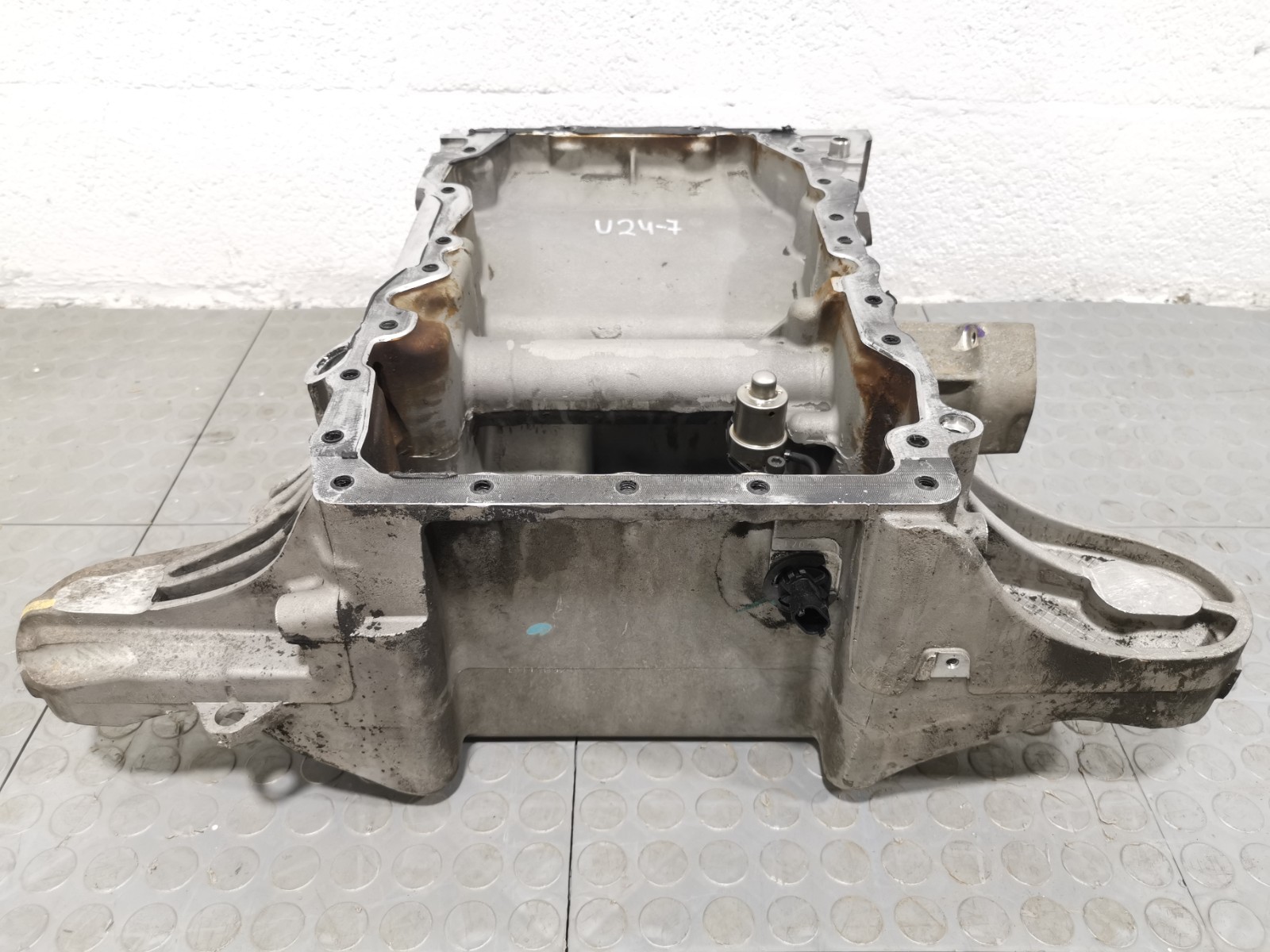 Maserati Ghibli S AWD 3.0 2014 Engine Motor Oil Pan Sump 304401 OEM