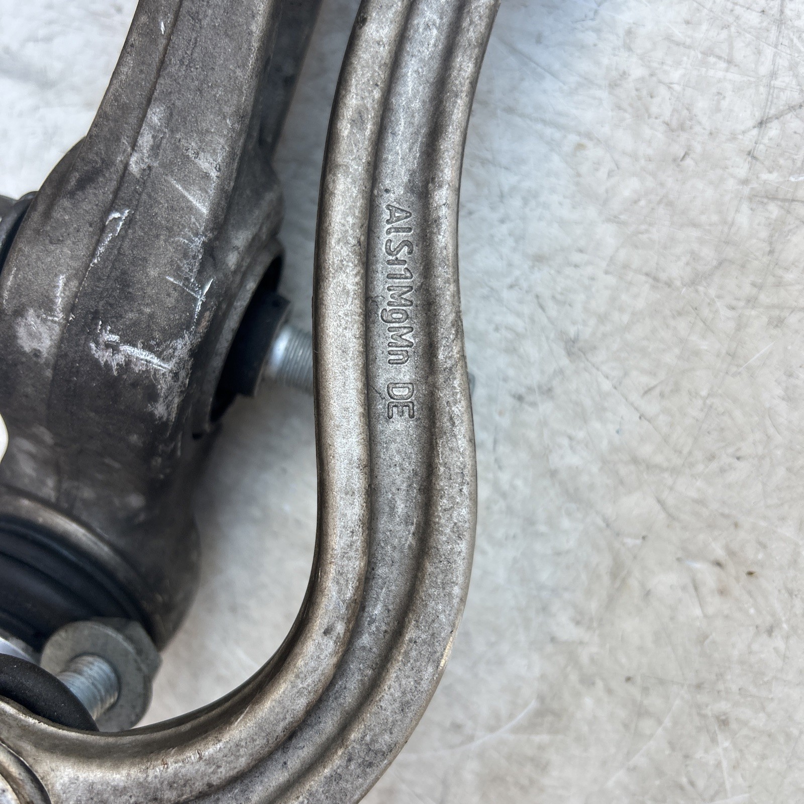 Rolls Royce Cullinan right lower control arm wishbone Oem