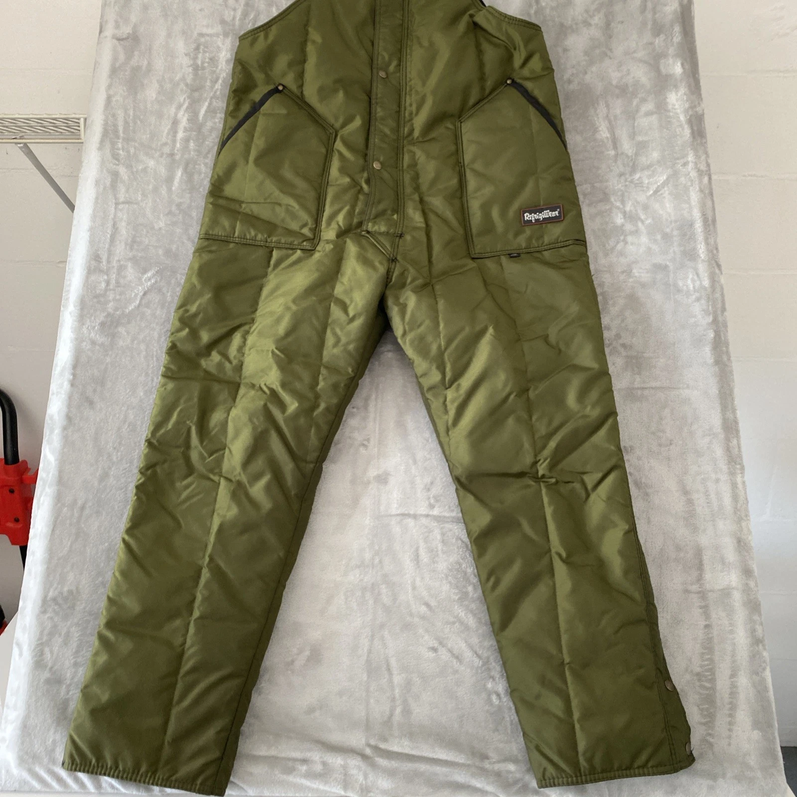 RefrigiWear Iron Tuff Insulated Green Snow Bib Overalls Lrg Made in USA 385
Opens in a new window or