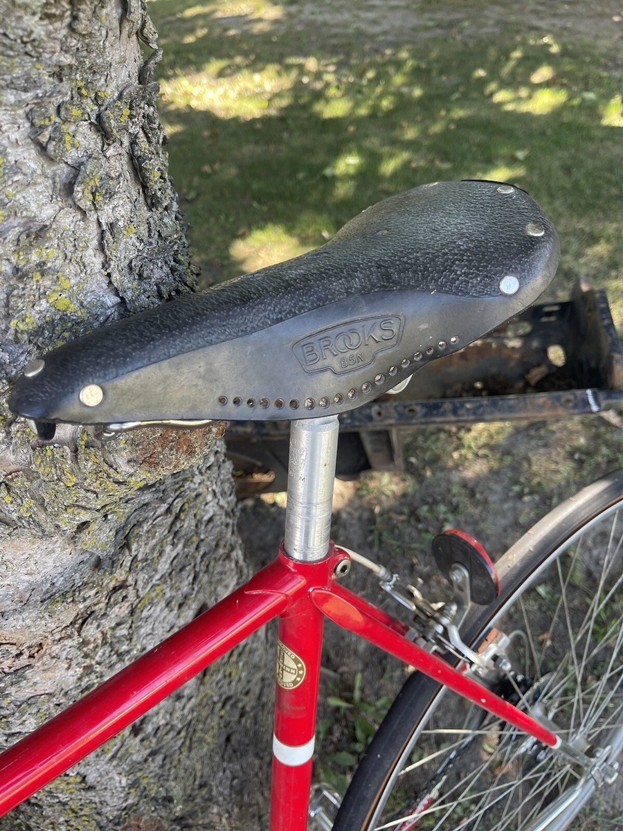 1980s Mens Red Schwinn Voyageur Bicycle 10 Spd Bike 24