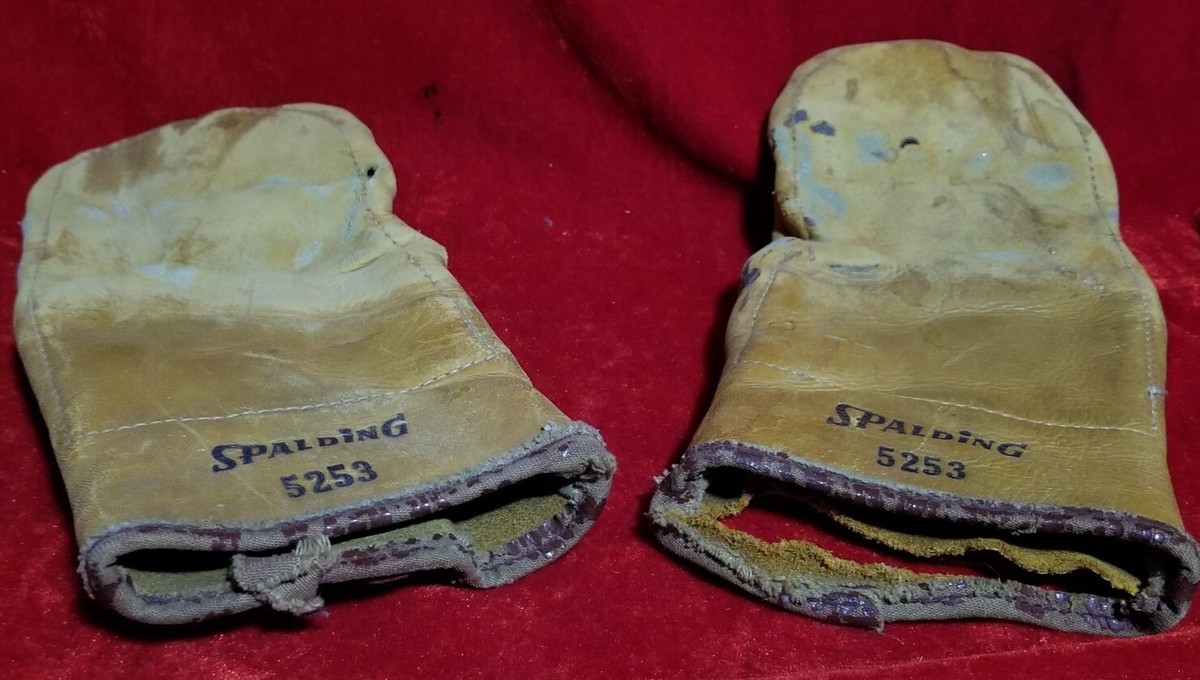 1950s Spalding 5253 Leather Boxing Speed Bag Med Gloves Antique 
