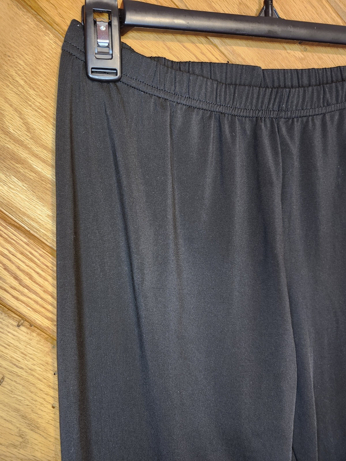 Vicherub solid black ultra soft medium leggings - image 2