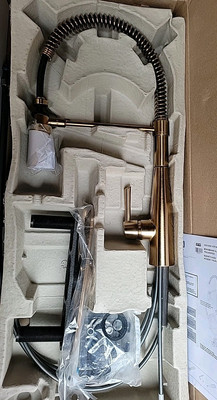 NEW Delta 9613-CZ-DST - Essa Pre-Rinse Pull-Down Kitchen Faucet Champagne Bronze