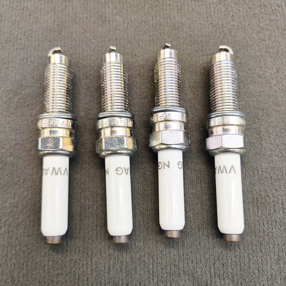 OEM 12Pcs Bentley Spark Plugs W12 6.0T 07P905601B For W12