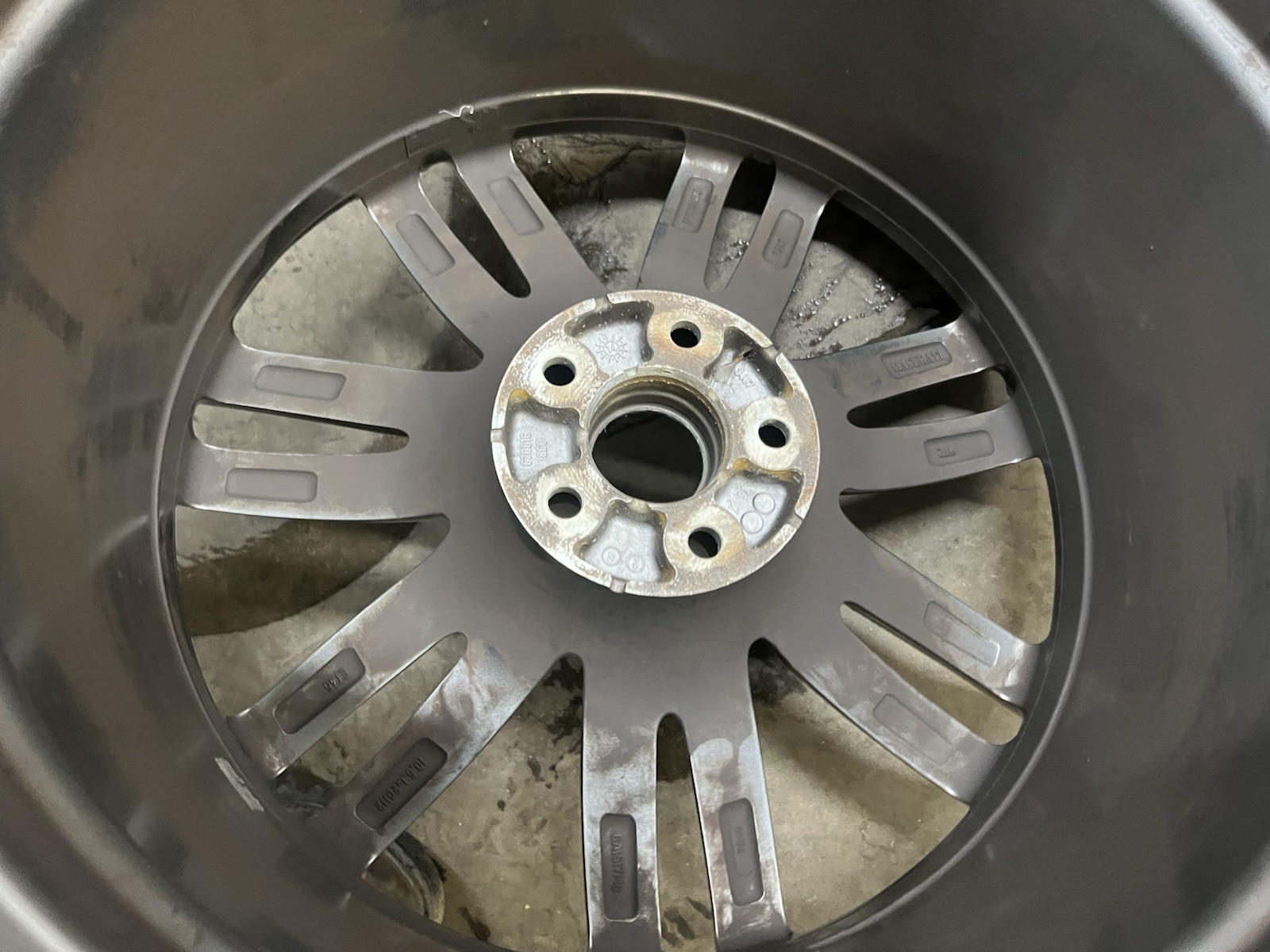 #97410 #2 15-18 MASERATI GHIBLI OE USED WHEEL REAR 20X10.5 6700016860