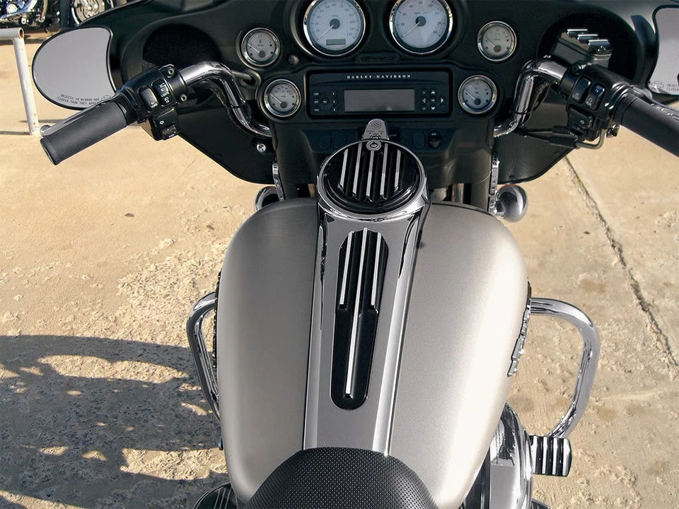 Puerta de combustible Covingtons - con aletas - recubrimiento en polvo negro brillante motocicleta calle C1126-B Foto 4 de 4