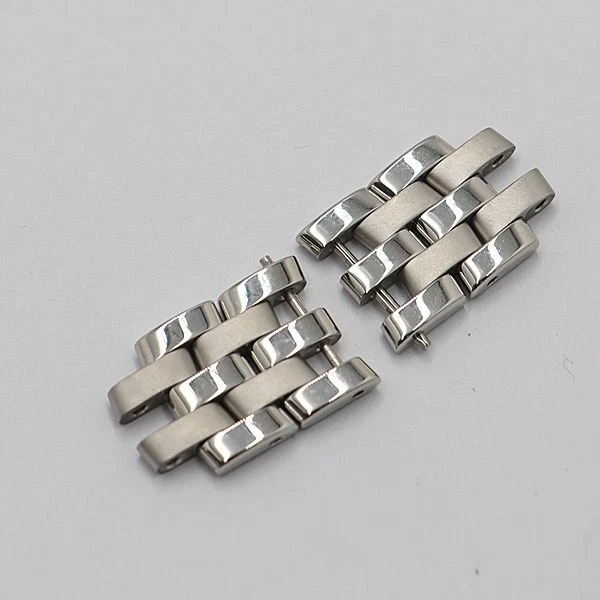 Bracelet montre femme Gucci authentique 4 maillons 5500L pièces couleur argent 14 mm