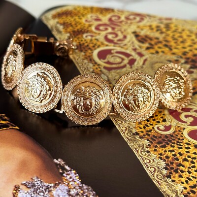 美品 GIANNI VERSACE 2770 ベルト メデューサ ゴールド金具 美品 GIANNI VERSACE 2770 ベルト メデューサ ゴールド金具