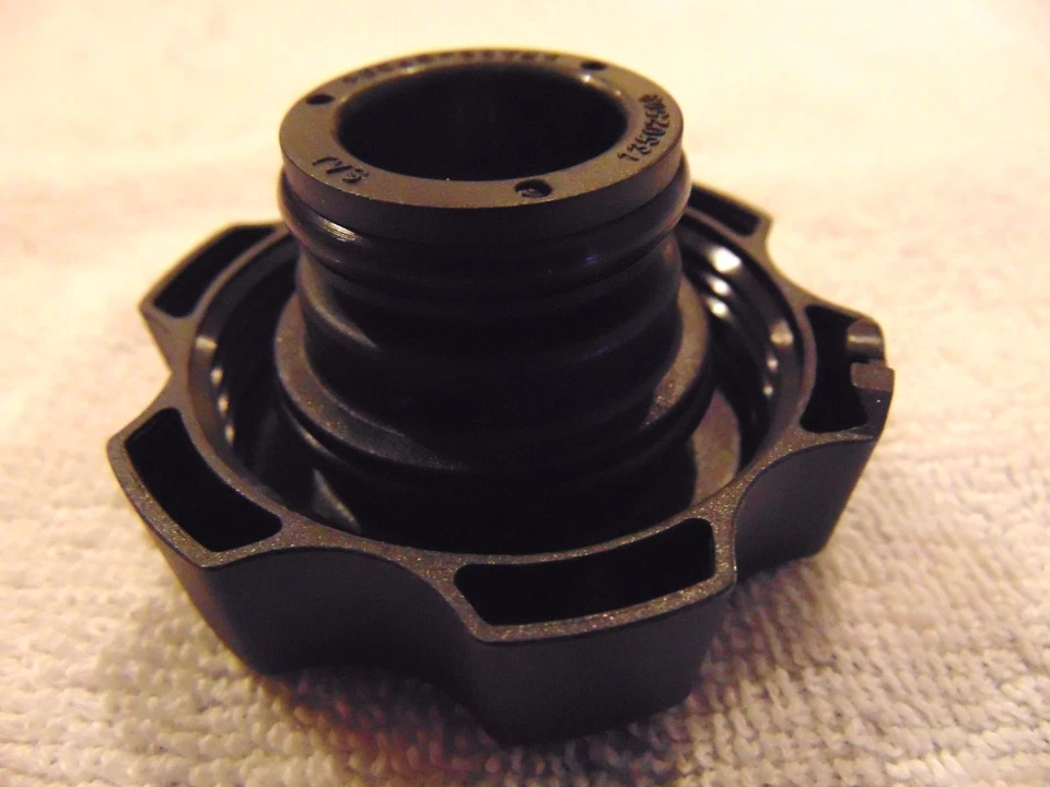 TAPA DEPÓSITO RECUPERACIÓN REFRIGERANTE CHEVROLET CAMARO TRAVERSE ENCLAVE 13502509 Foto 2 de 3