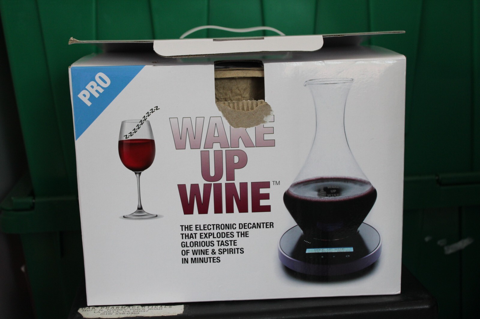 Wake Up Wine Pro glass decanter with electronic base WUW201802-image