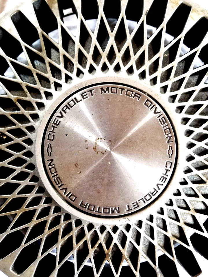 Tapacubos cubierta de rueda de plástico de encaje de 14" Chevrolet Lumina 1990-1994 OEM 10119573 Foto 2 de 4