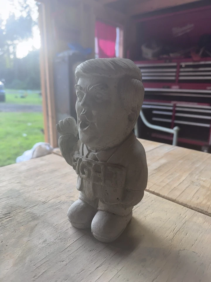 Бетонная садовая статуэтка президента Трампа 8,5 дюйма MAGA - Изображение 4 из 4