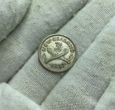1937 NEW ZEALAND 3 PENCE - Excellent SCARCE Silver Coin - K391