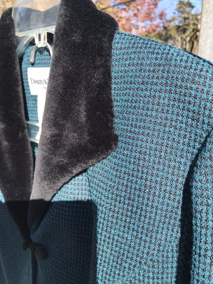 Women's Suit Set by Danny&Nicole - Jacket & Skirt Ensemble - Size 10 - Image 3 of 4