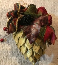 BEAUTIFUL GOLD FABRIC PINECONE FLOWERS BERRIES CHRISTMAS ORNAMENT 7" TALL