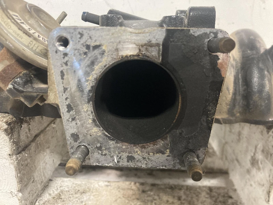 Used Upper Engine Intake Manifold fits: 1994 Ford Thunderbird 6-232 3.8L w/o sup Foto 3 de 4