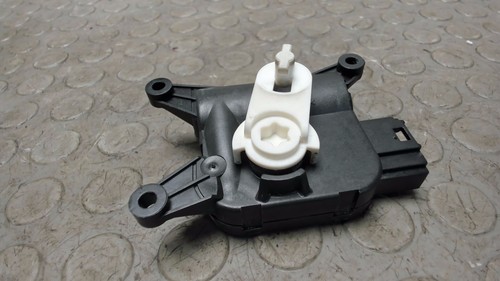 Stellmotor Temperaturregelklappe VW Golf Variant 1.6 TDI DPF 5K 0132801340 12