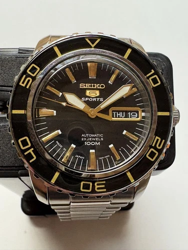 Rare  Former SEIKO5 Sports SNZH57J1 J Part Number Japan ion Seiko
