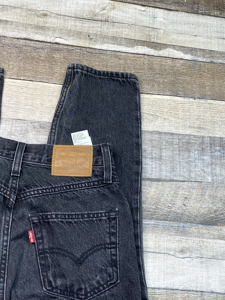 Pantalones de mezclilla Levi's Premium para mujer años 80 mamá talla 24 x 28 negros relajados cónicos tiro alto Foto 2 de 4