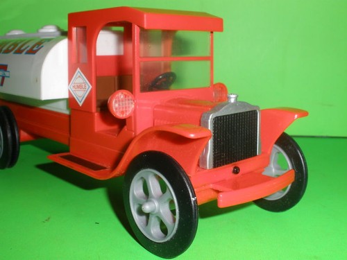 EXXON / ESSO / HUMBLE 1994 TOY TANKER TRUCK ERTL #2 IN SERIES - Picture 3 of 12
