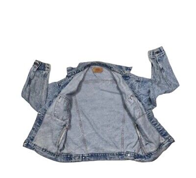 Vintage Levi's 70507 0219 distressed blue denim jacket. Mens Vintage Levi's 70507 0219 distressed blue denim jacket. Mens