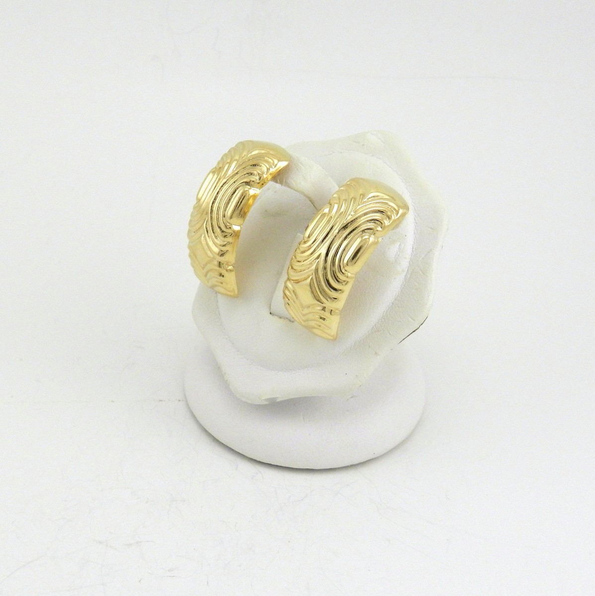 BEAUTIFUL 14K YELLOW GOLD STAMPATO WIDE EARRINGS NIB # J456