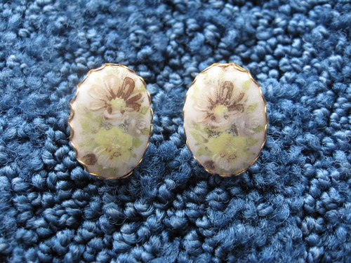 Miriam Haskell-necklace-earrings, bracelet-faux pearls & cameos-signed - Picture 11 of 13