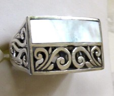Mother of Pearl Artisan Ring / size 6 / 925 Sterling Silver, 6.3 grams