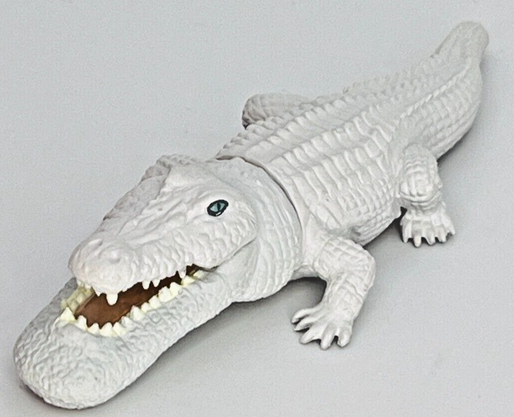 White Crocodile Shakurel Planet White ITM Animal Figure Panda's