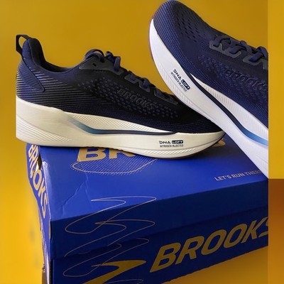 Brooks Ghost Max 4. Size 9 Men s Wide/2E