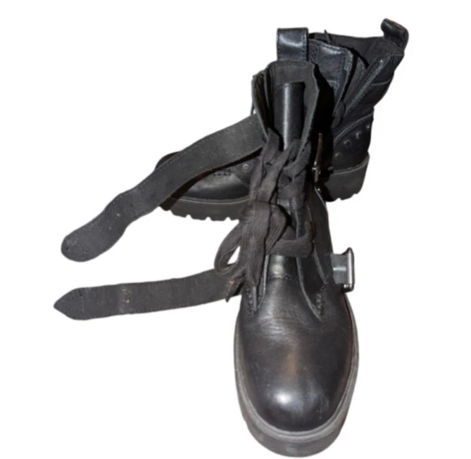 Bota UGG Zorrah Tachuelas Moto, Punk, Grunge Tacón Grueso Talla:7 Mujer Foto 3 de 4