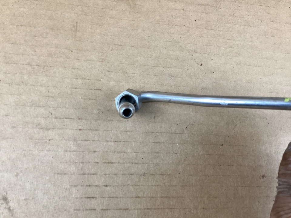 Audi A5 Quattro 2010-2015 2,0 L línea de riel de combustible 06J127501M OEM Foto 2 de 4