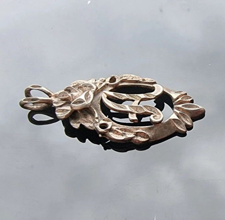 VINTAGE 925 STERLING SILVER INITIAL LETTER ''A'' FLORAL AND LEAF DESIGN PENDANT - Image 2 of 4